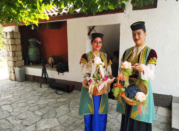 Пуцали гроздови под стопалима у Врипазару